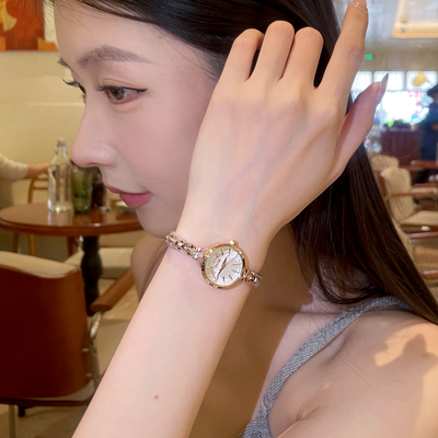 精致名牌手表轻奢女表小众女款石英表女正品新款女生腕表女士礼物