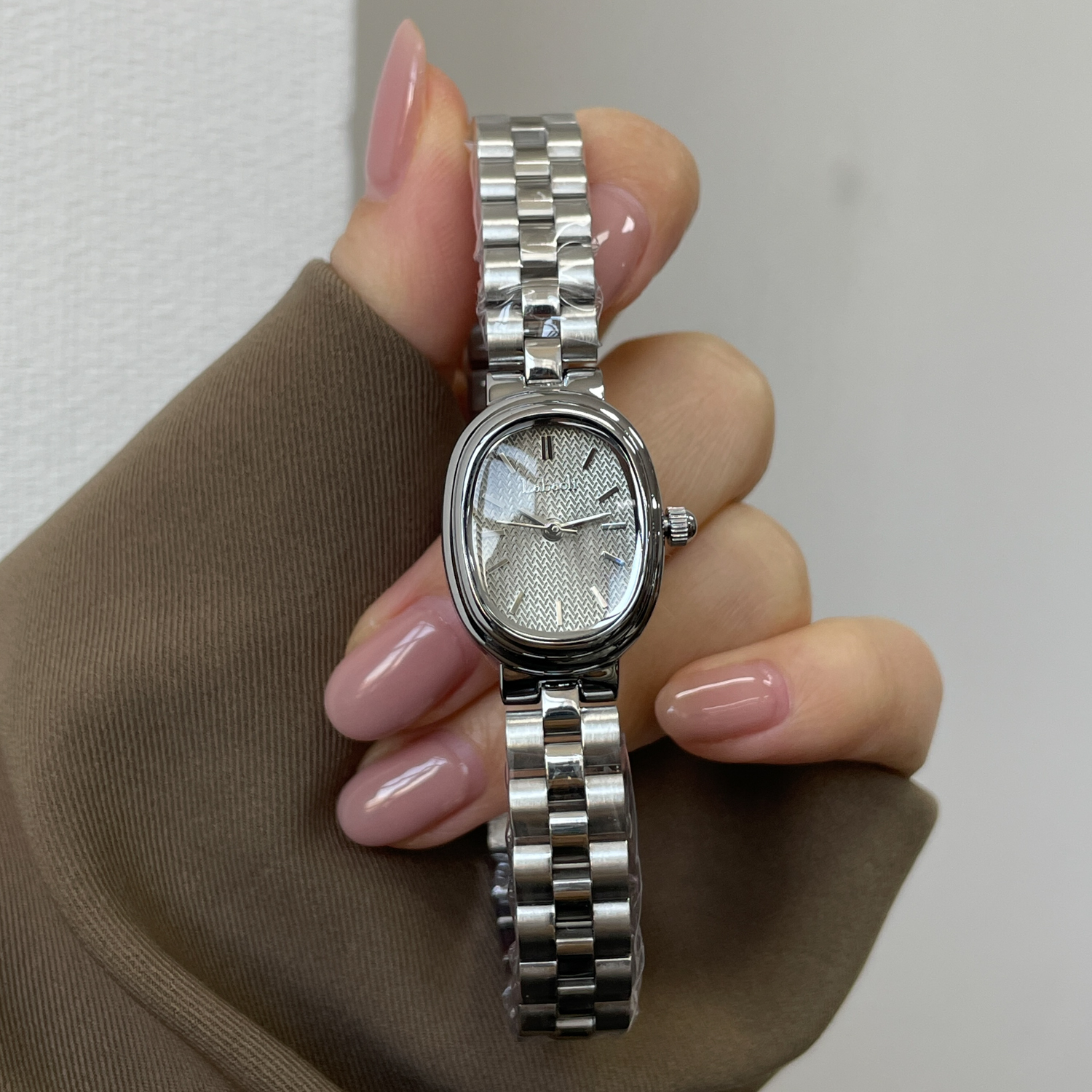 轻奢小众品牌女生手表女高颜值气质2025新款品牌腕表职场艺术表潮