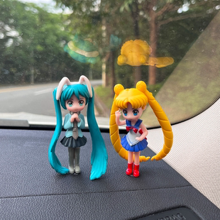 初音未来车内饰品摆件创意动漫女孩卡通可爱美少女中控台装 饰用品