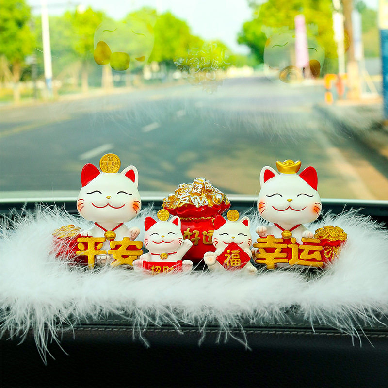 汽车摆件装饰品可爱招财猫车内用品中控台小摆件高级感车载小摆件