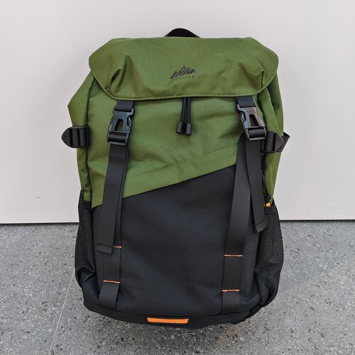 鸿星尔克新款户外运动双肩背包