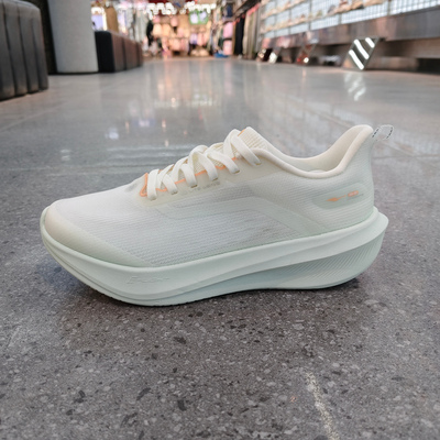 鸿星尔克女式超轻跑步鞋轻便透气