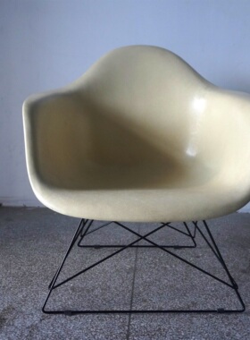 Herman Miller产 中古60年米白色Eames LAR Cats Cradle Chair椅