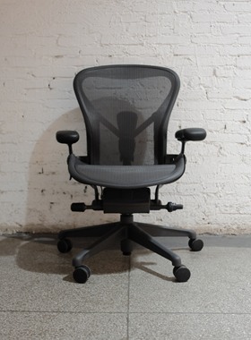 经典 中古 Herman Miller 出品 Aeron Chair 灰色二代 中号办公椅
