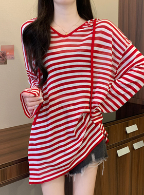 红色连帽冰丝长袖条纹T恤女夏季大码胖mm宽松中长款防晒罩衫上衣