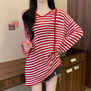 红色连帽冰丝长袖条纹T恤女夏季大码胖mm宽松中长款防晒罩衫上衣