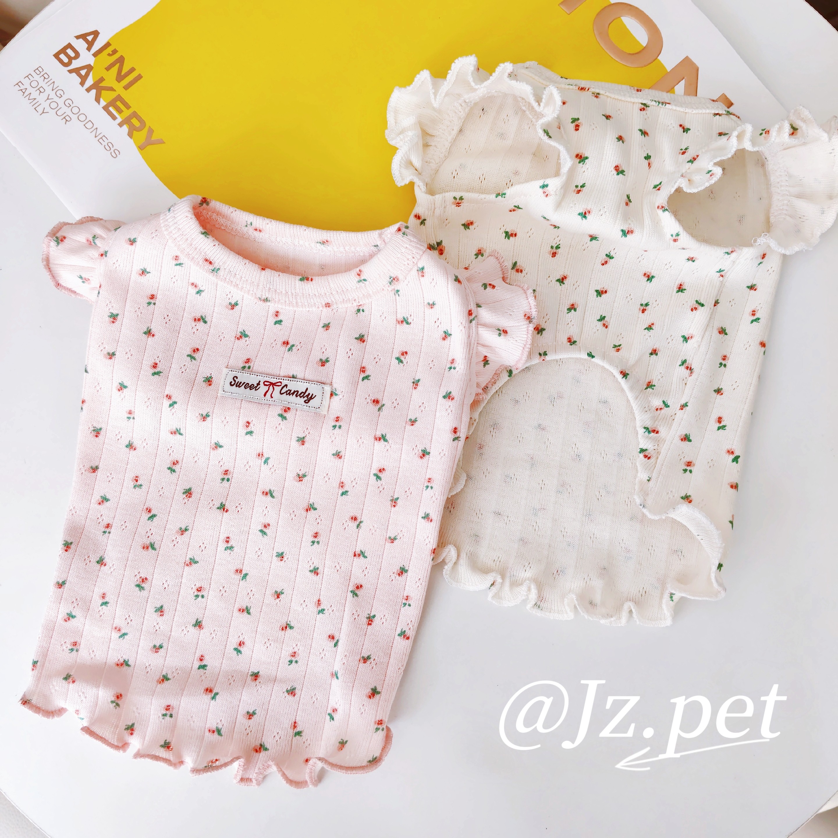 狗狗春夏装薄款衣服碎花飞袖T恤小型犬猫咪衣服春游夏季日韩背心图片