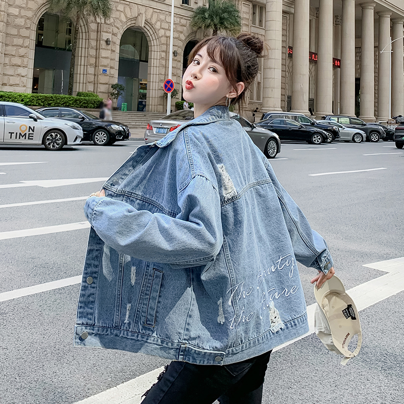 韩版翻领男朋友风女秋冬破洞字母刺绣百搭中长款深色牛仔外套女潮