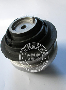 适用奔驰W203 W211 W210 W220 S320 E240 E200发动机机脚胶S350