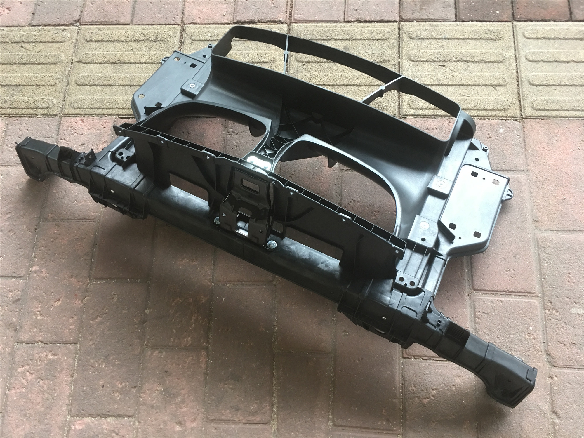 适用于宝马 E87 118I 120I 128I 130I 龙门架 水箱框架 进风口