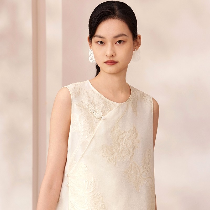 如意连云【娴皙】斜襟真丝提花马甲女新中式国风水晶珠盘扣背心