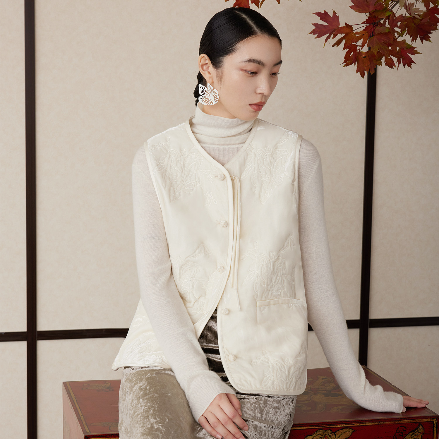 如意连云【槿帛】冬款真丝丝绒绣花夹棉马甲女新中式国风流苏背心