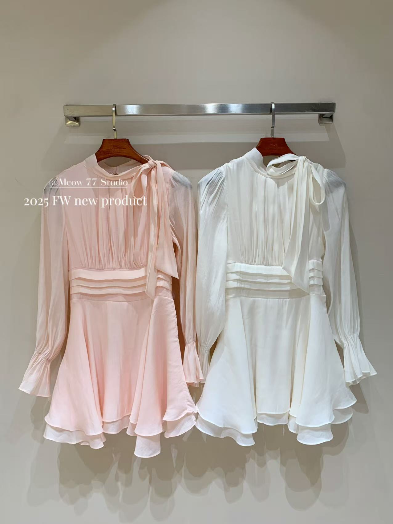 2025精品女装韩系甜美挂脖系带高腰收腰显瘦加绒天丝连衣裙短裙仙