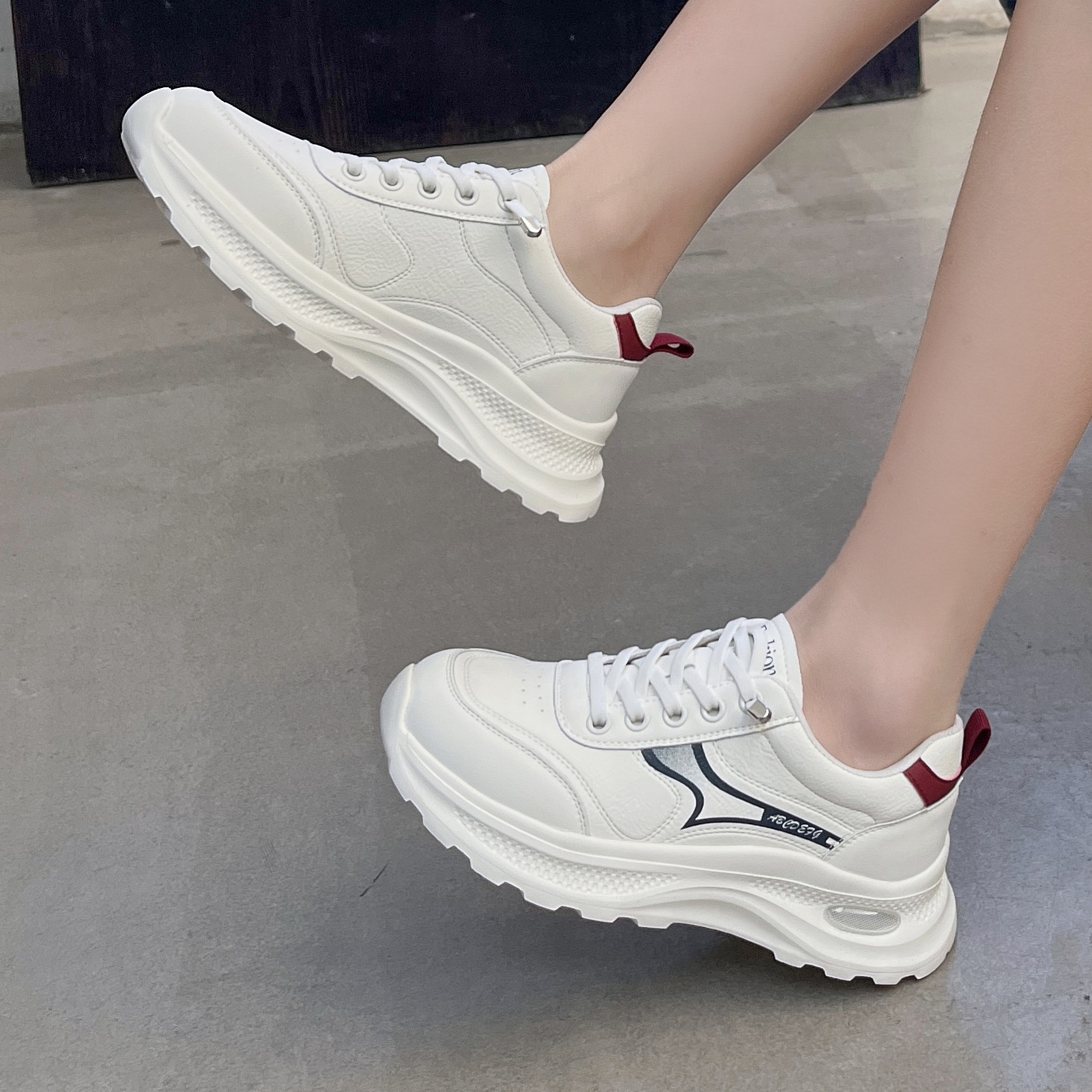 夏发41大码42真皮女鞋2026春季小白鞋软底轻便运动单鞋板鞋休闲鞋