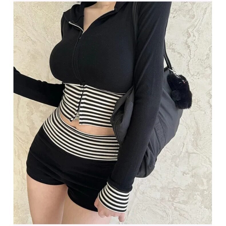 韩国东大门时尚舒适新品潮运动套装修身条纹拼接连帽外套高腰短裤