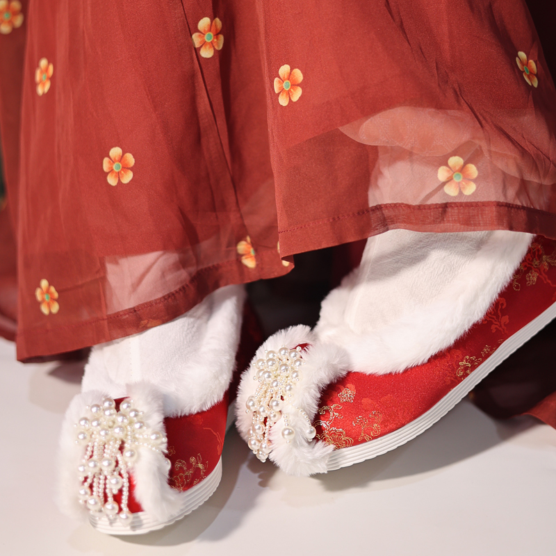 冬季加绒汉服鞋贺岁版【花隐】保暖鞋子女婚鞋过年新年绣花鞋平底