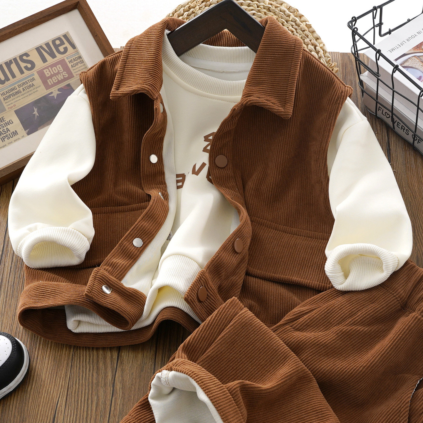 男童春装2026新款帅气时髦儿童套装男孩春季洋气灯芯绒马甲三件套