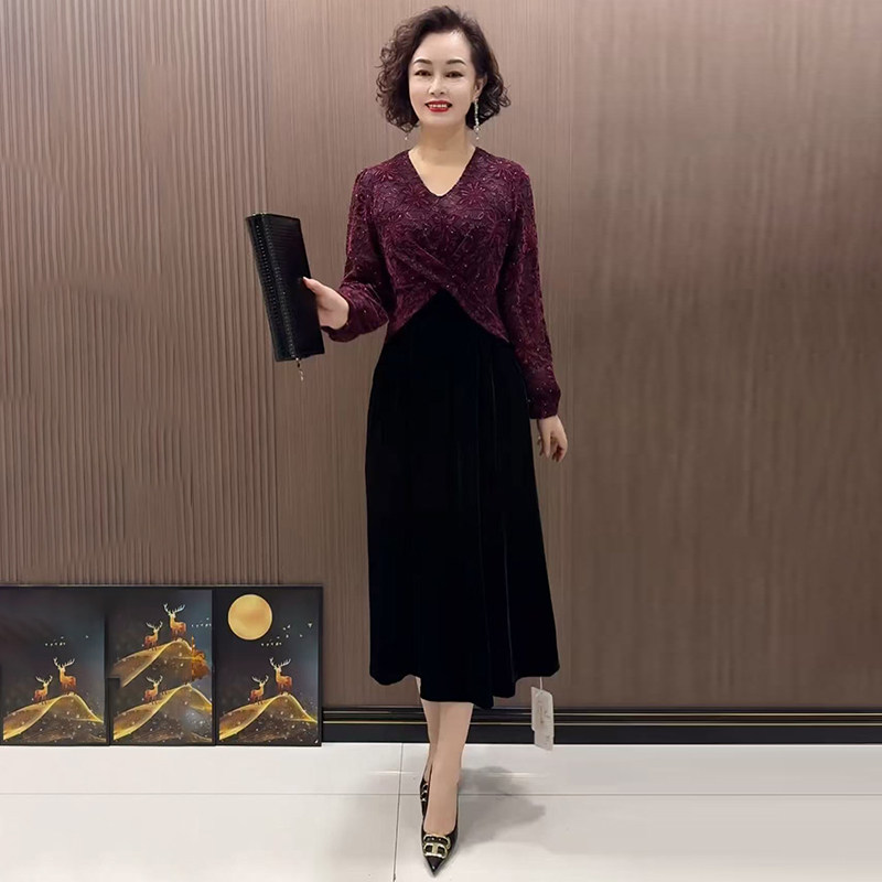 蕾丝拼接丝绒连衣裙气质妈妈长裙