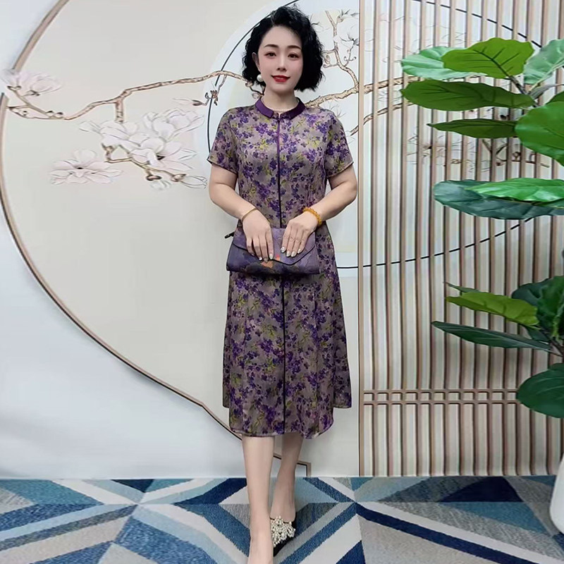 气质妈妈娃娃领真丝碎花连衣裙