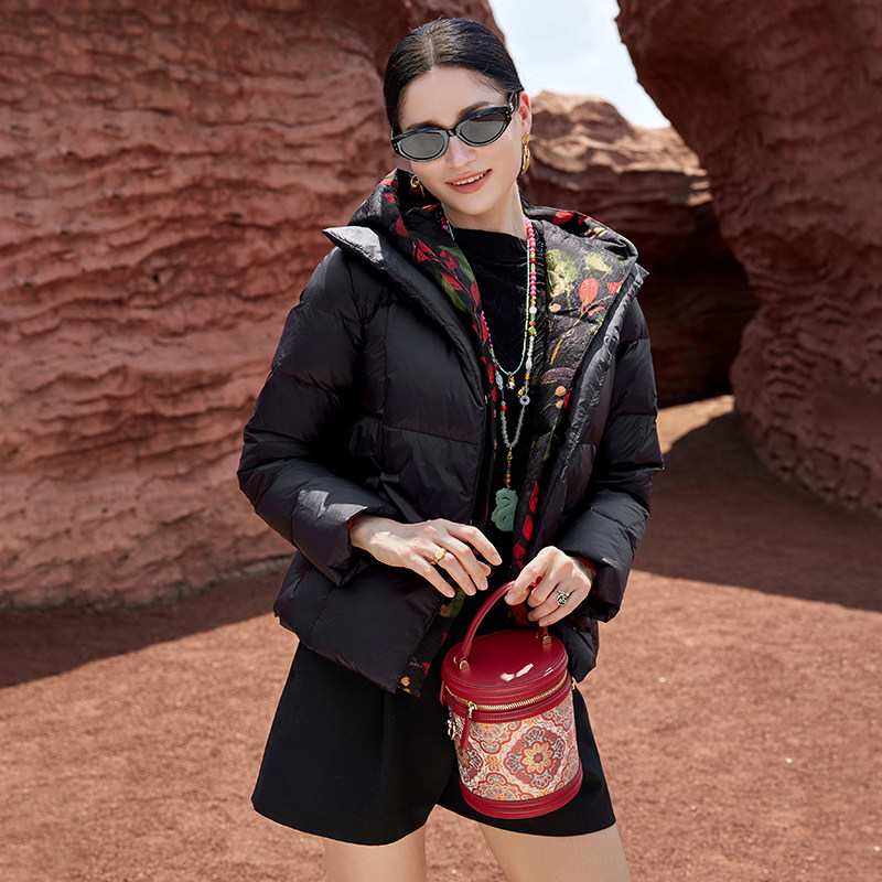 高品质中年洋气妈妈时尚羽绒服短款2025冬装新款鸭绒保暖上衣外套