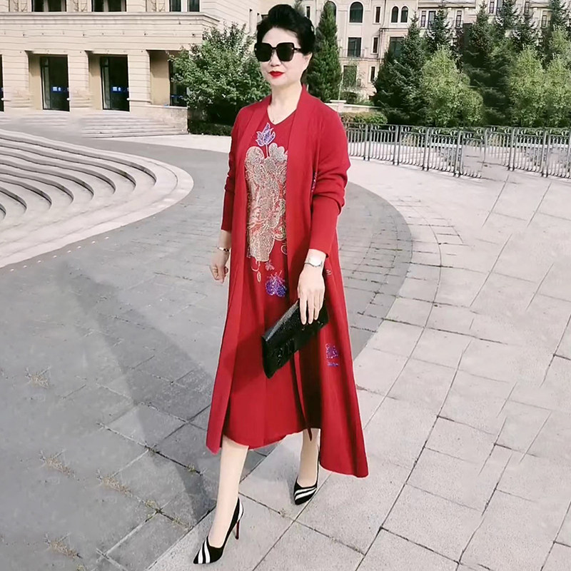 气质妈妈开衫外披两件套烫钻裙子