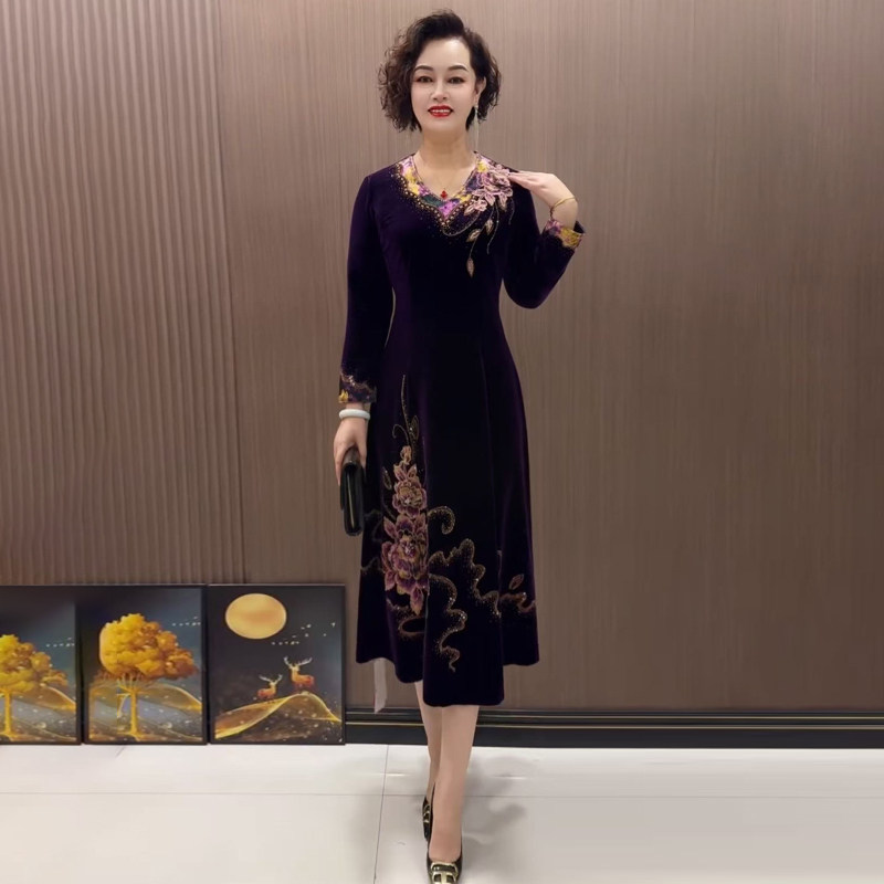 高品质!阔太太丝绒绣花连衣裙