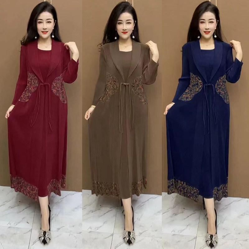 中老年妈妈假两件连衣裙2025春季新款气质西服领洋气减龄褶皱长裙