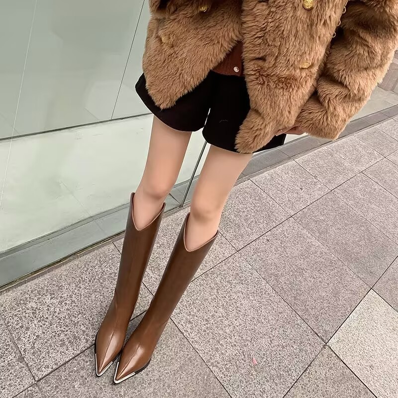 V口时尚气质不过膝长筒靴女2026新款粗跟尖头粗跟时装靴INS骑士靴