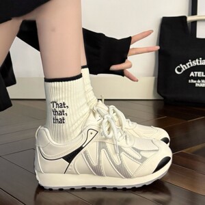 超轻新款女鞋校园跑步百搭透气软底2026春夏简约时尚轻便运动板鞋