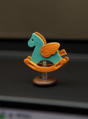 驭手工原创 小飞马车载香薰摆件 弹簧黑胡桃木底座 马年礼物创意