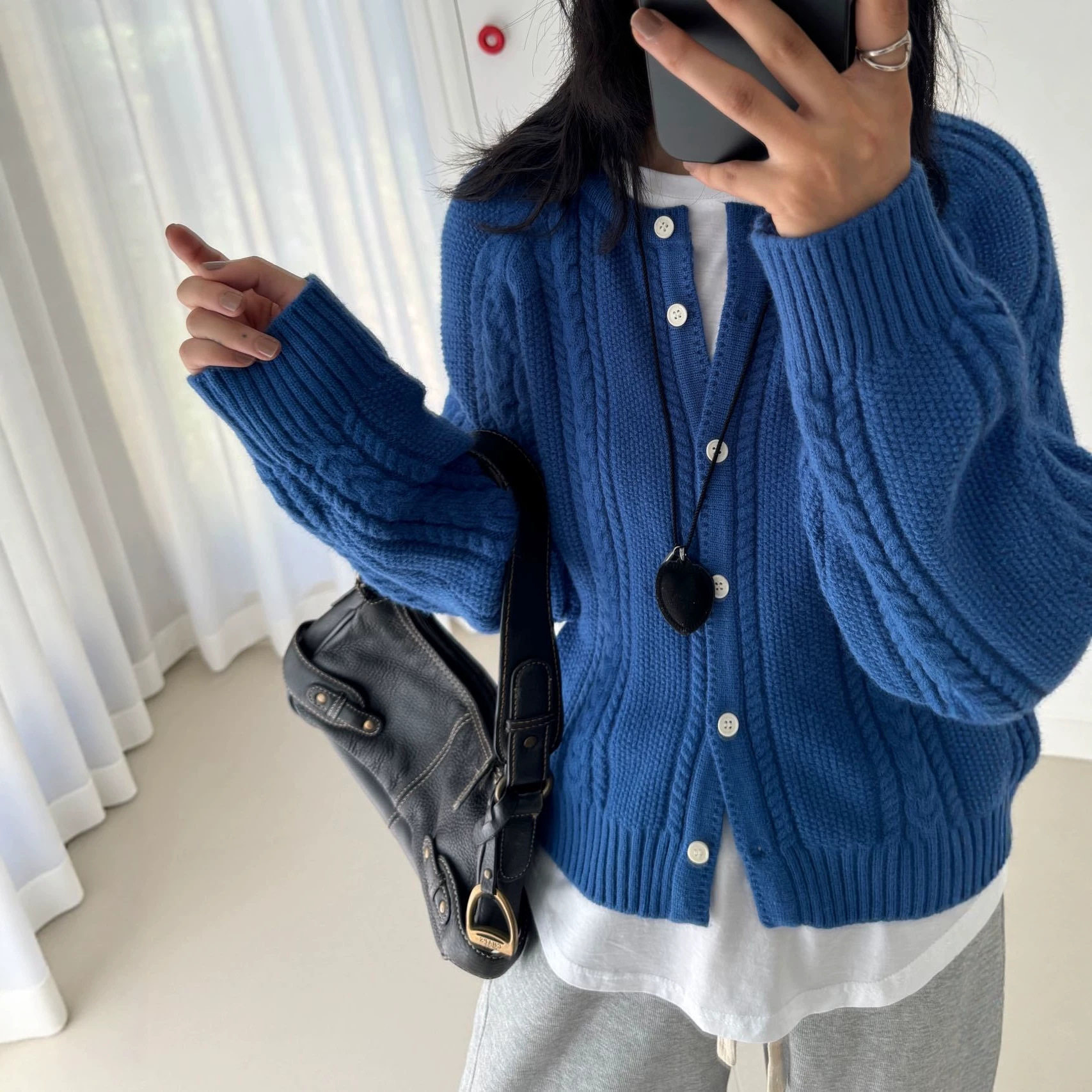 韩系复古圆领麻花针织开衫女秋冬新款软糯厚实插肩袖短款毛衣外套