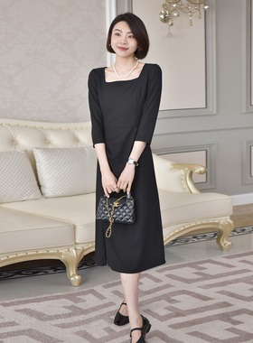 大洪洪【暮光玫瑰】春新款方领显瘦连衣裙女A字收腰中袖小黑裙