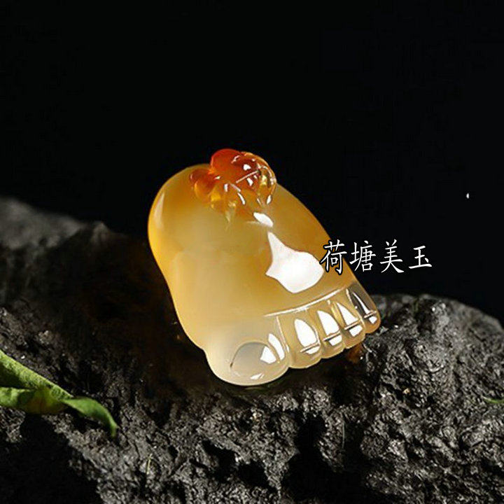 天然俏色红玛瑙知足常乐小脚丫吊坠玉髓挂坠情侣玉挂件男女款包邮