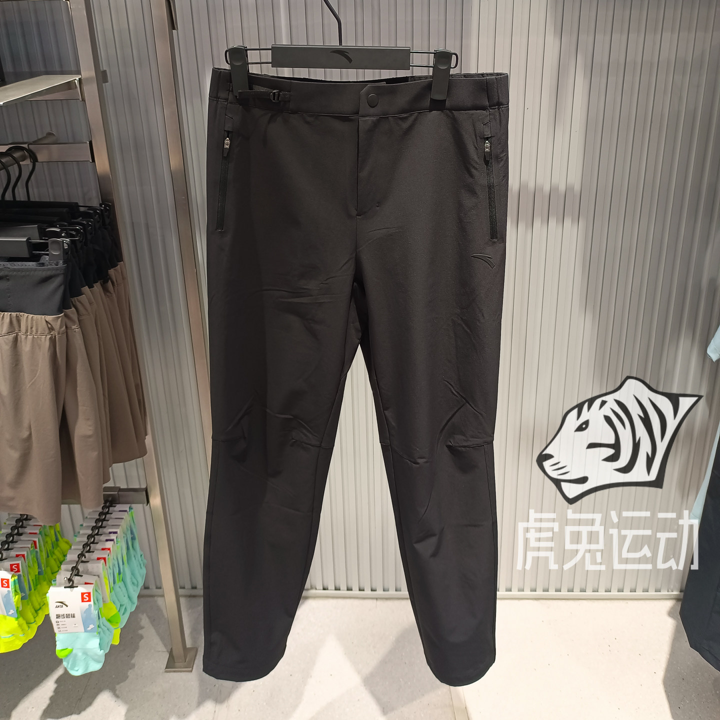 安踏2026秋季新品女士梭织运动休闲无氟防泼水防风长裤162637510