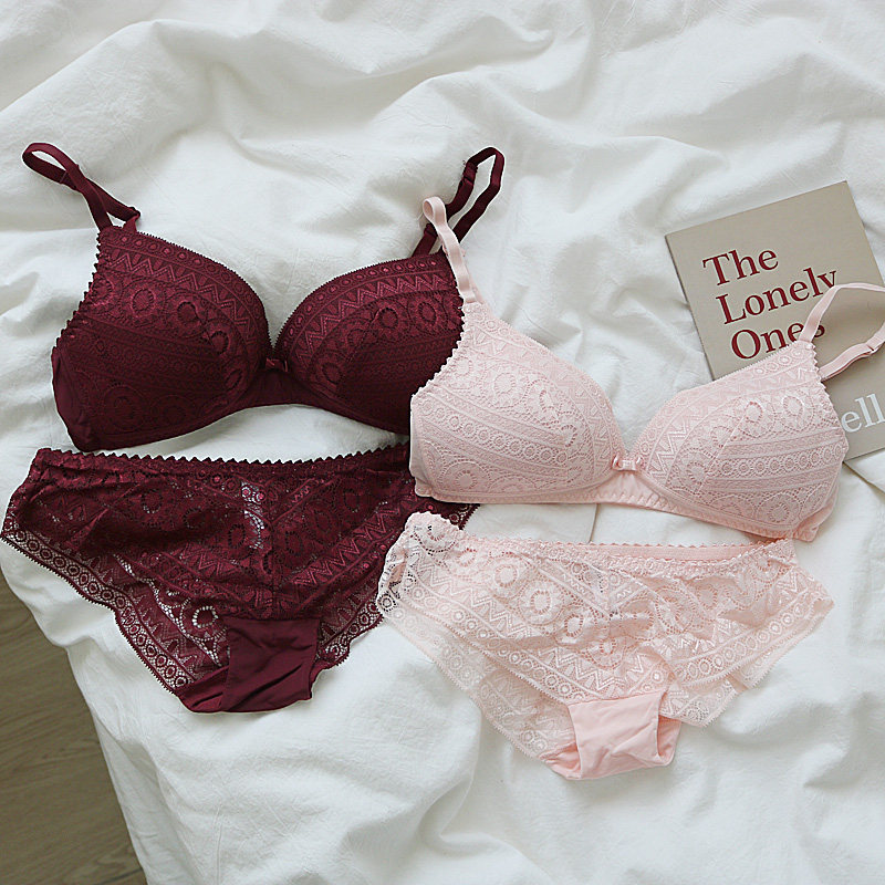 外欧柔软面料薄款蕾丝套装无钢圈