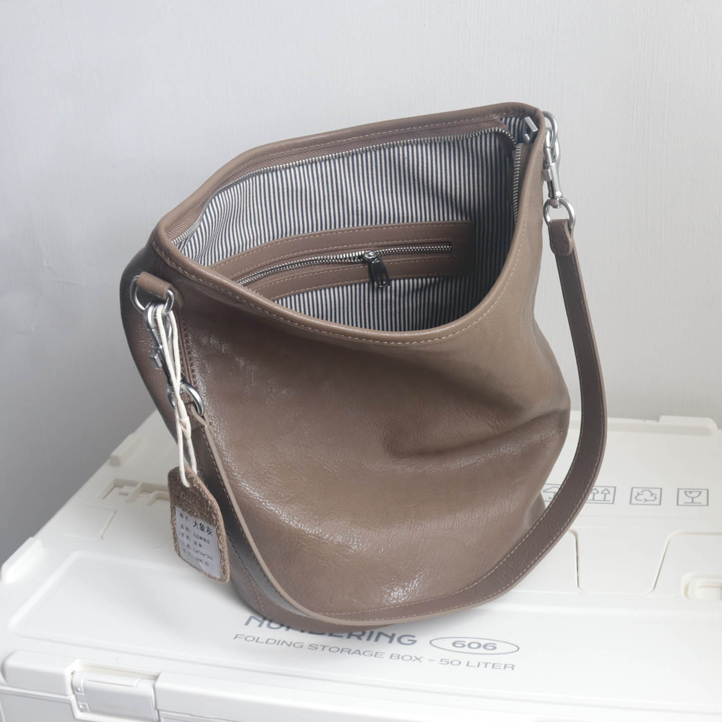 时尚百搭头层牛皮单肩斜挎水桶包