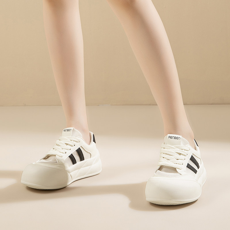 人本时尚面包女2025学生春夏潮流透气网鞋轻便百搭可爱厚底小白鞋