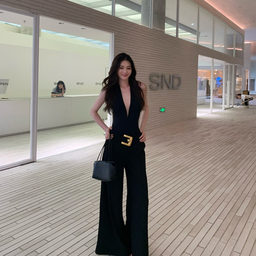 Jennie比例连体衣高腰套装