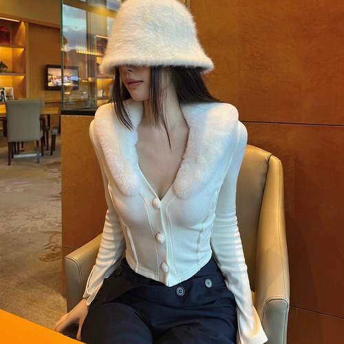 修身显瘦线条毛领羊绒针织衫女