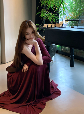 Lienni2025冬季新款修身显瘦斜肩长袖上衣女纸片人高腰半身裙套装