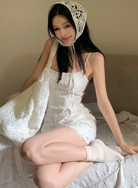 Lienni2025夏季新款气质时髦茶歇收腰显瘦蕾丝花纹吊带连衣裙女