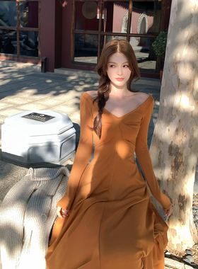 Lienni2025秋季新款长袖镂空V领多裁片针织收腰显瘦长款连衣裙女