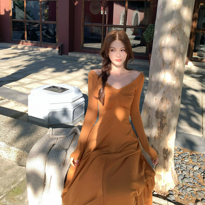 多裁片针织收腰显瘦长款连衣裙女