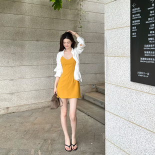 Lienni2026夏季新款简约镂空v领收腰显瘦鱼骨可调节吊带连衣裙女