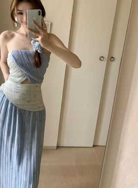 Lienni2026新款气质高腰显瘦镂空蓝花楹拼接压褶长款抹胸连衣裙女