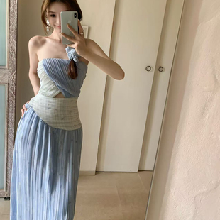 Lienni2026新款气质高腰显瘦镂空蓝花楹拼接压褶长款抹胸连衣裙女