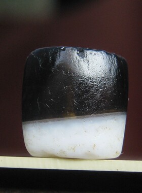 大年份老黑白玛瑙双色扁板珠