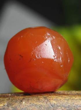 樱桃红千年老刻面玛瑙珠