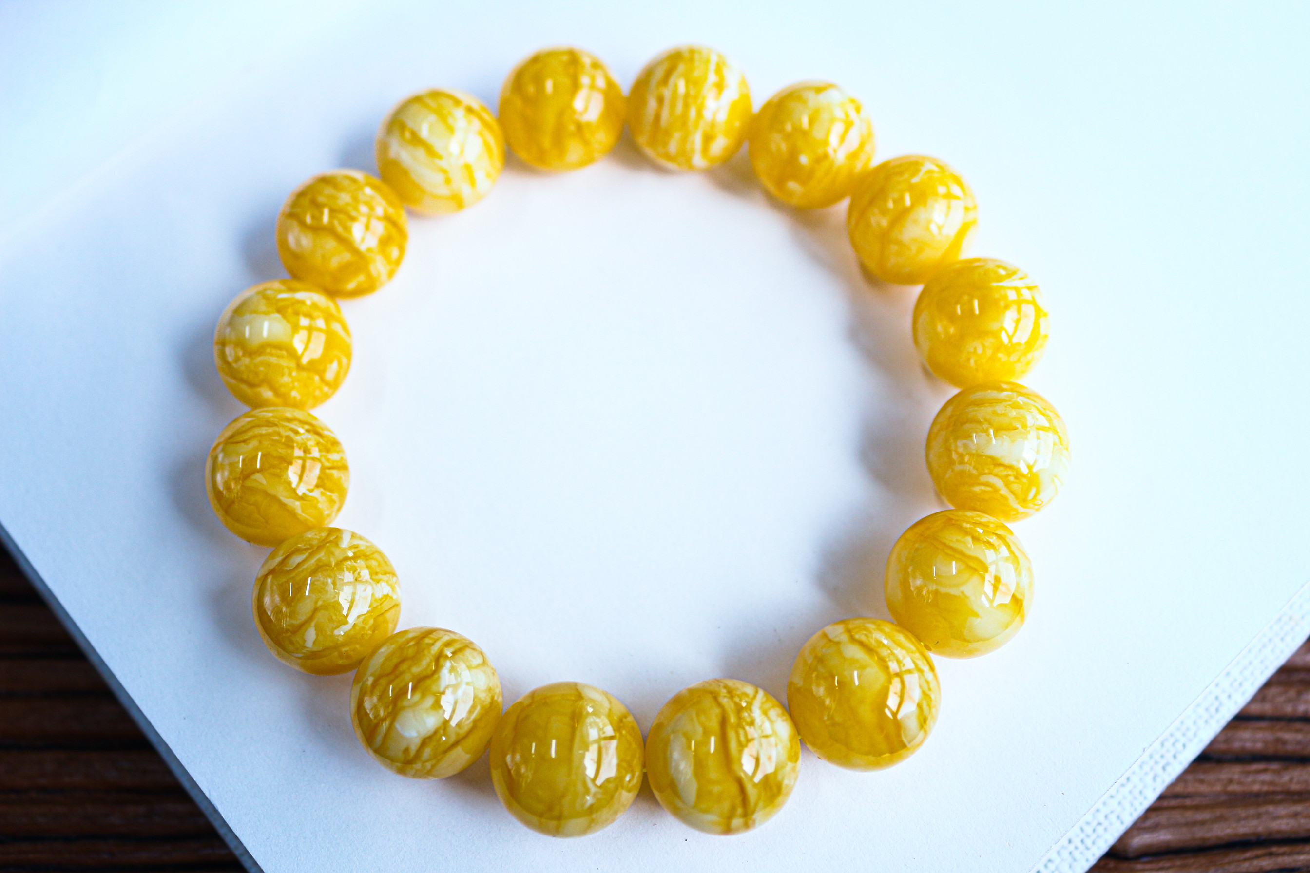 同料15mm精品焦皮料瓷白红花蜡虎皮纹圆珠手串 重：30.76克