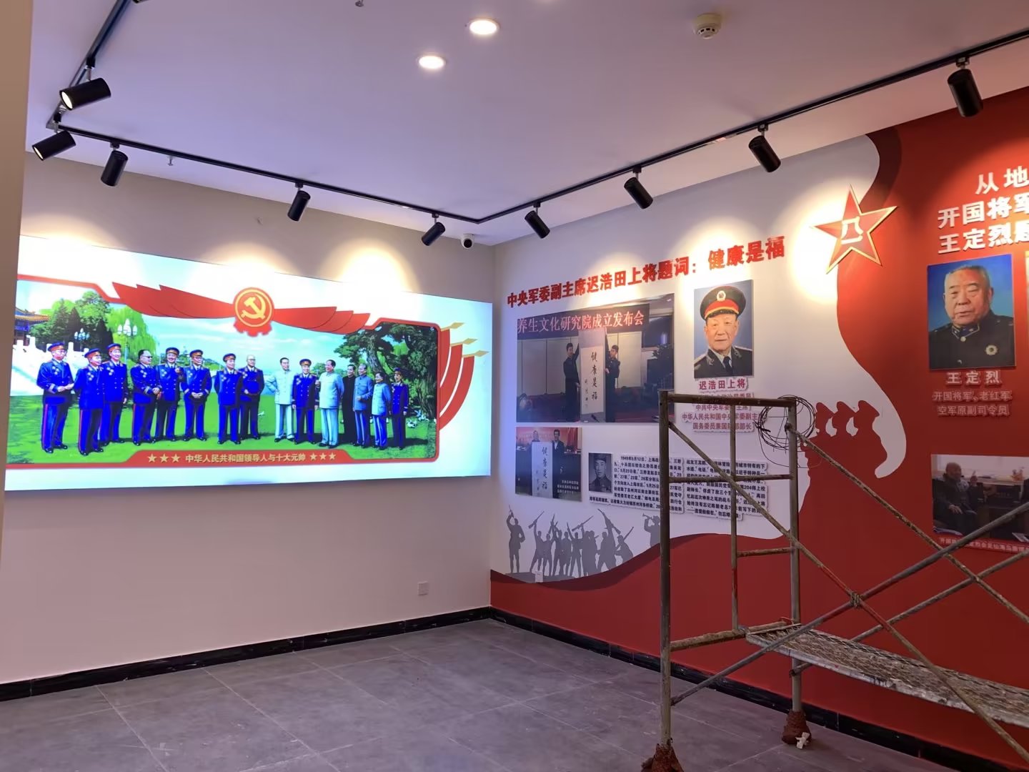 威海 广告物料展厅设计 形象墙 亚克力雕刻 uv展板